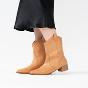 Dansi Tarragona Camel Boots side. Size 42 womens shoes. On Model.