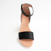 Django and Juliette Makally Black Sandal top. Size 42 womens shoes