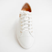 Frankie4 Nat III White Tumbled Sneaker top. Size 10 womens shoes